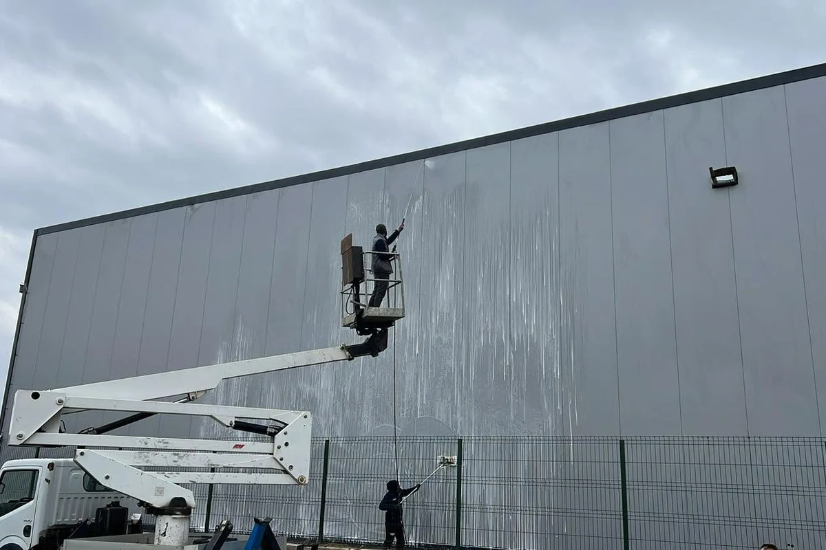 Spălare fațade industriale